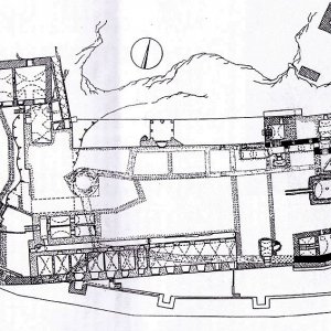 Obr. 14: Vranov nad Dyjí 2001. Vývojové schéma hradu a zámku. 1 – dochované raně gotické zdivo, 2 – totéž extrapolované (nepřístupné) a rekonstruovaný průběh zdí nejstarší fáze (včetně geofyzikálních náznaků), 3 – vrcholně gotické zdivo a starší fáze předhradí, 4 – zdivo pozdně gotické, 5 – zdivo renesanční, 6 – zdivo pozdější (podle M. Plačka).