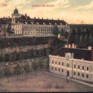 Obr. 23: Valtice – zámek – 20. stol. Historické vyobrazení. Kolorovaná pohlednice – celkový pohled od S.