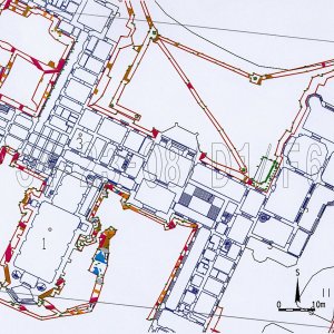 Obr. 33: Lednice – zámek 2004 - 2021. Lokalita č. 1 – podlist 34-23-08/D1/F6, 34-23-08/D1/G6 a 34-23-08/D1/F5. Vektorový georeferencovaný plán prozkoumaných ploch a dokumentovaných situací v prostoru hlavních budov zámku (červená barva – obvod ploch, šedá barva - kamenné relikty, světlehnědá barva – kamenocihelné relikty, oranžová barva – cihelné relikty, světlemodrá barva – podlahy a pochozí úrovně, tmavomodrá barva – hroby, fialová barva – kanály a stoky; zhotovil P. Vitula).