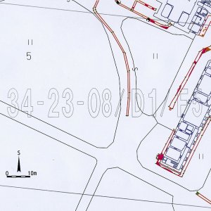 Obr. 35: Lednice – zámek 2004 - 2021. Lokalita č. 1 – podlist 34-23-08/D1/G6 - detail. Vektorový georeferencovaný plán prozkoumaných ploch a dokumentovaných situací v prostoru hlavních budov zámku (červená barva – obvod ploch, šedá barva - kamenné relikty, světlehnědá barva – kamenocihelné relikty, oranžová barva – cihelné relikty, světlemodrá barva – podlahy a pochozí úrovně, tmavomodrá barva – hroby, fialová barva – kanály a stoky; zhotovil P. Vitula).