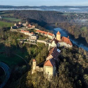 Obr. 1: Veveří – hrad 2022. Letecký snímek T. Tučka – celkový pohled od JV (zdroj mapy.cz).