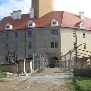 Obr. 89: Veveří - hrad 2010. Oprava mostní konstrukce. Most při rekonstrukci – celkový pohled od Z (foto P. Vitula).