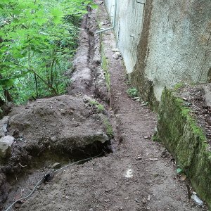 Obr. 251: Veveří – hrad 2023. Purkrabství a ovčín - hromosvod. Západní a střední část výkopu (foto P. Vitula).