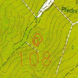 Ždánický les 2018. 08 - Diváky 1 (okr. Břeclav) - trať Přední kout, Burberk - hradiště - starší doba železná -  památka zapsaná do ÚSKP pod r. č. 30869/7-7080. Situace terénních reliktů opevnění hradiště na ZM 1:10 000.